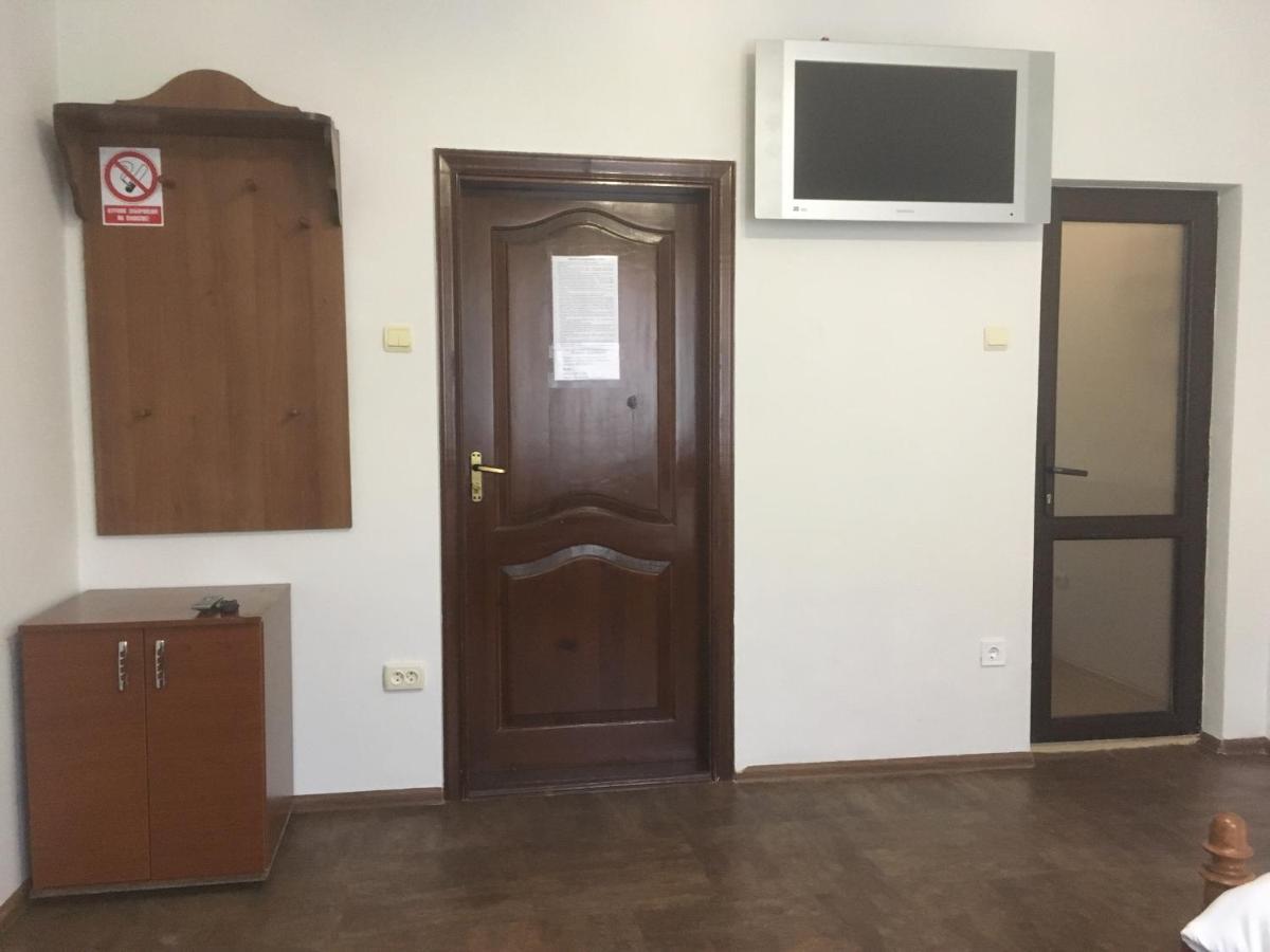Міні-Готель Нептун Rivne Eksteriør bilde